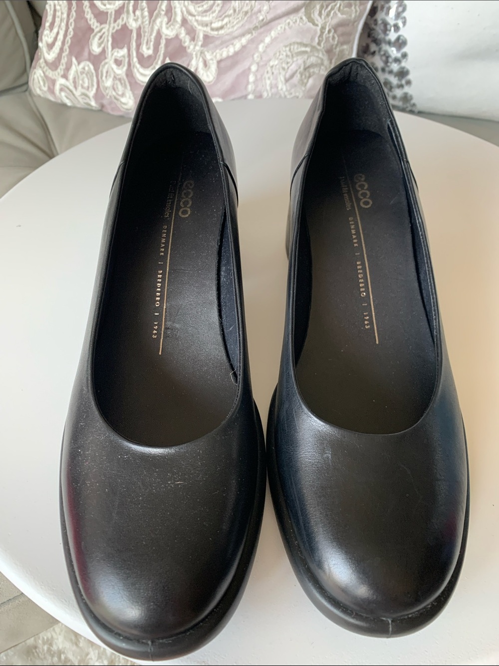 ECCO Black Leather Round-Toe Slip-On Heels